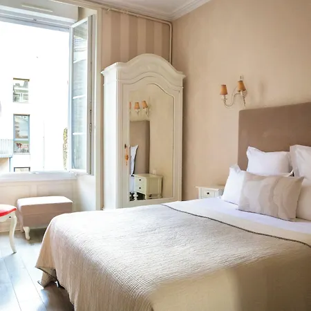 Du Mail Hotel